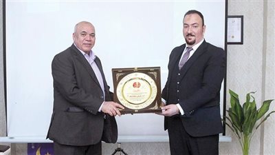 رئيس جامعة الدلتا التكنولوجية يترأس وفد طلابى لزيارة مصنع «كيم تك» للأجهزة العلمية بكفر الشيخ