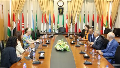 رئيس الأكاديمية العربية للعلوم والتكنولوجيا والنقل البحري يلتقي وفدًا من المؤسسة الملكية للمعمارين البريطانين RIBA 