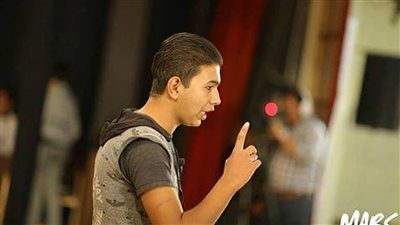 شاعر مصري يثير الجدل بقصائده المثيرة: عماد ملاك وإبداعاته المتنوعة