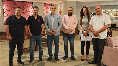 اجتماع تشاوري لأولياء الأمور بالكويت لبحث طرق قبول أبنائهم في الجامعات المصرية.. صور