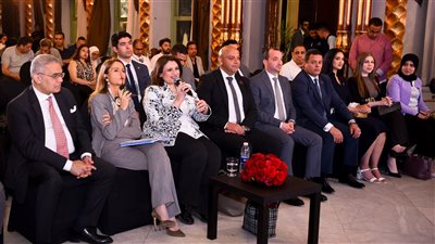 وزيرة الهجرة تشهد حلقة نقاشية بعنوان 