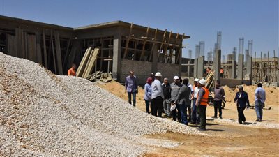 محافظ أسيوط يتفقد إنشاء سوق حضري للماشية بقرية الزرابي بأبوتيج بنسبة تنفيذ65%