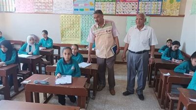 مدير تعليم نجع حمادي يتابع امتحانات الترم الثاني للصفين الرابع والخامس الإبتدائي 