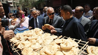 محافظ الجيزة ورئيس حماية المستهلك يقودان حملة رقابية على المخابز والسلاسل التجارية 