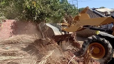 إزالة التعديات بمجلس قروى أولاد نجم القبلية بقنا 