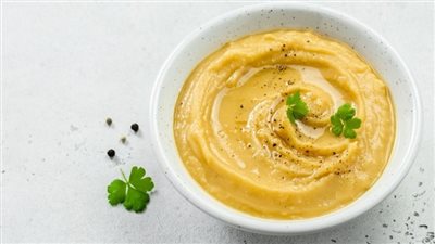 في دقائق.. حضري سلطة الحمص بالكاري اللذيذة