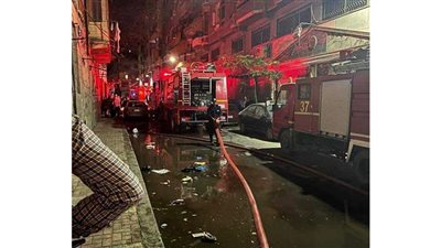ندب الإدلة الجنائية لمعاينة حريق جراج محرم بك بالإسكندرية 