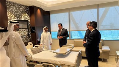 وزير الصحة يزور مستشفى «كليفلاند كلينك أبوظبي»  ويشيد بالدمج بين الخدمات الطبية 