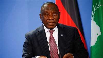 رامافوسا من جنوب أفريقيا يوقع مشروع قانون التأمين الصحي 