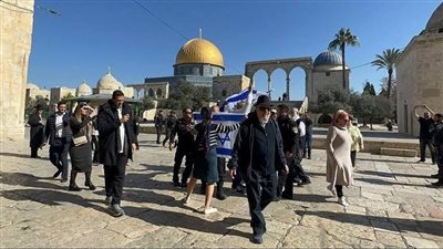 مئات المُستوطنين الإسرائيليين يقتحمون 