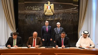 رئيس الوزراء يشهد توقيع محضر استلام الأرض لتنفيذ مشروع لإنتاج الكهرباء من طاقة الرياح غرب سوهاج