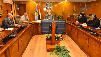 محافظ أسيوط يلتقي أسقف إيبارشية أبنوب ووفد قداسة البابا لبحث سبل المشاركة المجتمعية 