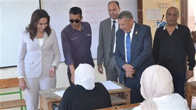 نائب محافظ البحيرة تتفقد عدد من المدارس بدمنهور وإيتاي البارود