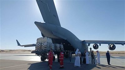 مطار العريش يستقبل طائرة مساعدات من باكستان لصالح الفلسطينيين بغزة