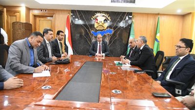  محافظ الفيوم يسلم عقد تمويل المشروعات متناهية الصغر للفئات الأكثر احتياجاً