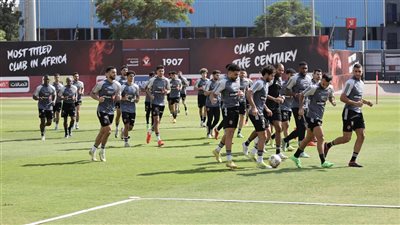 بالصور.. الأهلي يختتم تدريباته قبل رحلة تونس وكوكا يواصل التأهيل