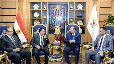 رئيس جامعة المنصورة يستقبل رئيس الهيئة العامة لتعليم الكبار