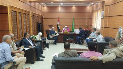  وكيل الوزارة تعقد اجتماعا مع مديرى الادارت لوضع ضوابط امتحان الاعدادية فى الفيوم