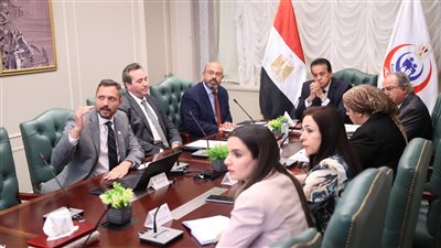 وزير الصحة يستقبل ممثلي مجموعة شركات إماراتية لبحث التعاون في القطاع الصحي