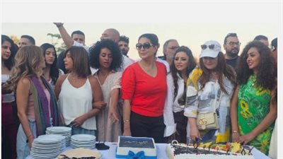 بحضور نسرين أمين ونهال عنبر.. وفاء عامر تنتهي من فيلم 