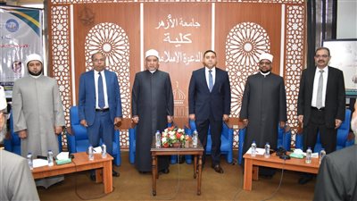 المشاركون بندوة كلية الدعوة الإسلامية: حماية الشباب من مخاطر الإنترنت واجب ملزم