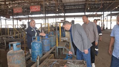 سكرتير مساعد البحيرة يتفقد مصنع الغاز المسال بكفر الدوار 