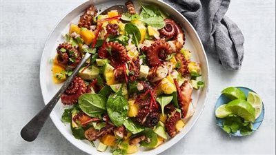 اصنعي سلطة الأخطبوط المشوي بالسمسم وتمتعي بمذاق شهي