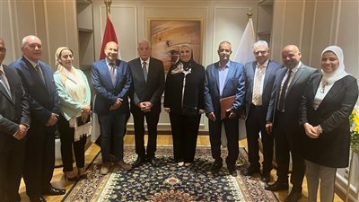 محافظ جنوب سيناء يبحث مع وزيرة التضامن الاجتماعي عددًا من الموضوعات المشتركة