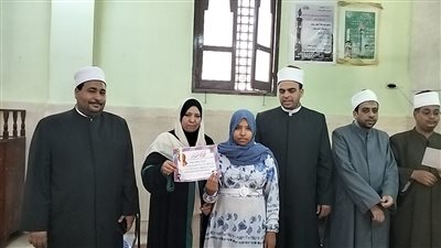 أوقاف سوهاج تكرم أطفال البرنامج الصيفى