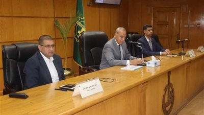 محافظ القليوبية يعقد اجتماعاً لمتابعة مشروعات