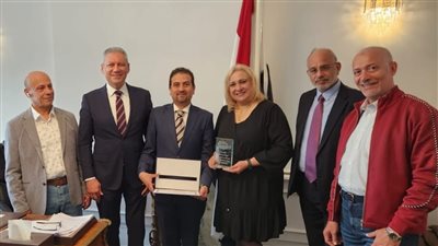 اتحاد المصريين في الخارج يكرم المستشار محمد رأفت لانتهاء خدمته بلندن