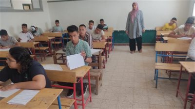 طلاب الشهادة الإعدادية بالبحيرة يؤدون امتحان مادة الهندسة 