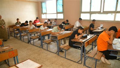 92270 ألف طالب يؤدون الامتحانات في 437 لجنة بالشهادة الإعدادية بالغربية