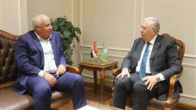 القصير والزملوط يتابعان جهود استصلاح الأراضي والحصر التصنيفي في الوادي الجديد 