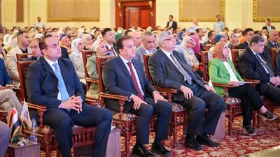 وزير الصحة يكرم عددا من الكوادر التمريضية المتميزة