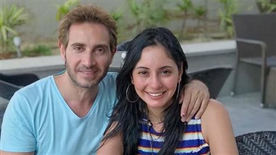 كسر فى اليد ومشاكل في فقرتين بالظهر.. زوجة جلال الزكي تكشف حالته الصحية 