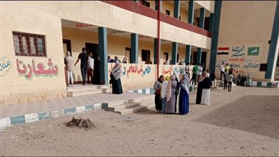 طلاب إعدادية الشرقية يؤدون الامتحان في مادتي الجبر والكمبيوتر