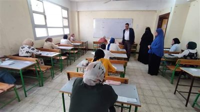 وكيل تعليم الغربية يتابع امتحانات الإعدادية ليومها الثاني 