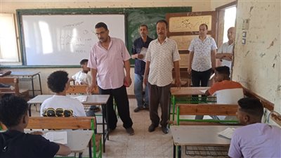 مدير تعليم قوص يتفقد لجنة امتحانات الشهادة الإعدادية بالجمالية