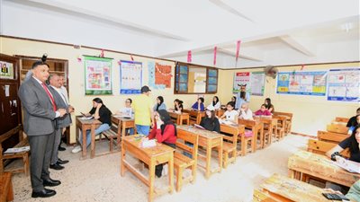 محافظ الدقهلية يتفقد سير امتحانات الشهادة الإعدادية