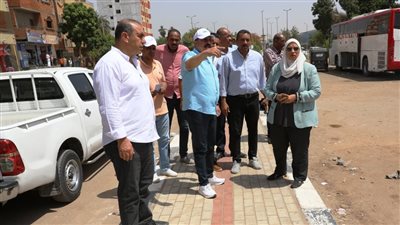 محافظ أسوان يوجه برفع التراكمات من أعمال تطهير مصرف السيل