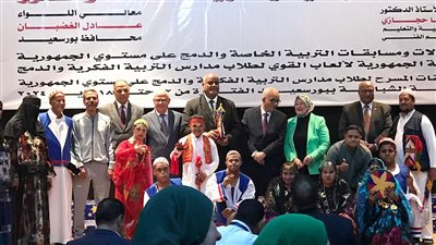 محافظ أسوان يهنئ طلاب التربية الخاصة لحصولهم على المركز الأول جمهورياً 