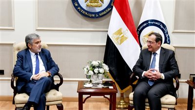 وزير البترول يلتقي السفير التشيلي وقيادات إيناب سيبترول