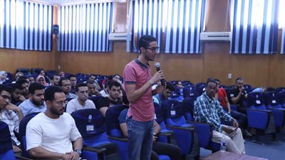 عكاوي يتدخل لحل أزمة رواتب أطباء إمتياز الأسنان بطب جنوب الوادي 