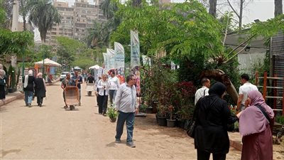 صور.. إقبال  كبير على معرض الزهور بالمتحف الزراعي