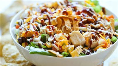 اصنعي سلطة الدجاج المشوي بالصوص وتمتعي بجسم صحي