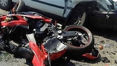 إصابة 3 أشخاص في تصادم سيارة ودراجة نارية بالفيوم 