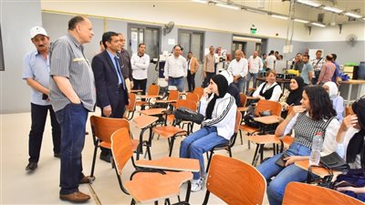 محافظ أسيوط يتفقد امتحانات العملي لطلاب الكلية المصرية الألمانية للتكنولوجيا 