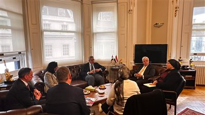 مباحثات بين وزير التعليم العالي ووفد جامعتي إسكس وباث البريطانية