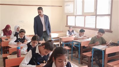 مدير تعليم دشنا يتابع امتحانات الشهادة الإعدادية بدشنا